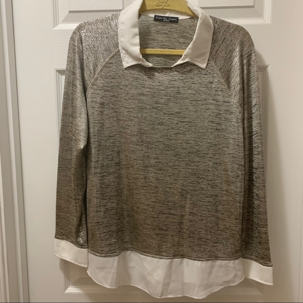 Kim & Cami top w/shirt collar. Silver and white M